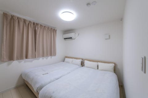 Bed, Photo of the whole room, Bedroom, air conditioner