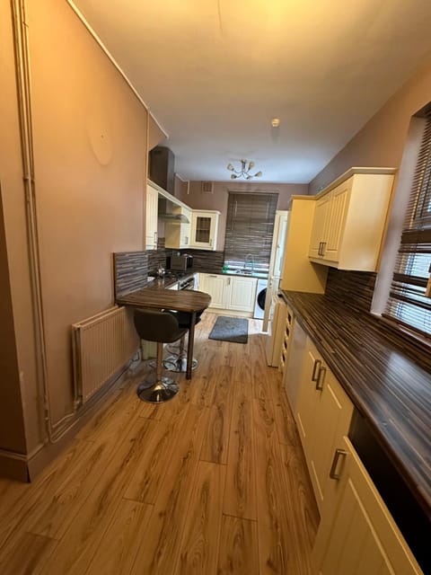 Kitchen or kitchenette, Dining area, oven, stove