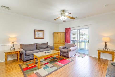 Myrtle Beach Condo with Resort Perks about 7 Mi to Ocean Apartment in Carolina Forest