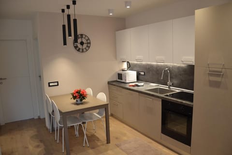 Kitchen or kitchenette, Dining area, dishwasher, microwave, oven