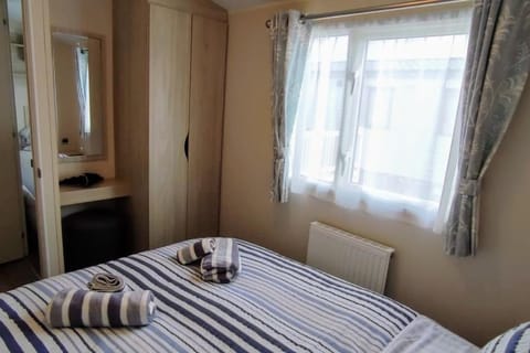 Comfy & Cosy family loving Home Chalet in Chichester