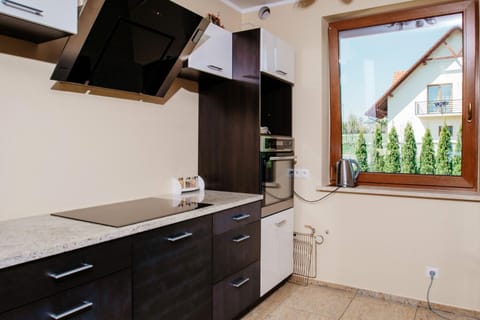 Kitchen or kitchenette, Communal kitchen