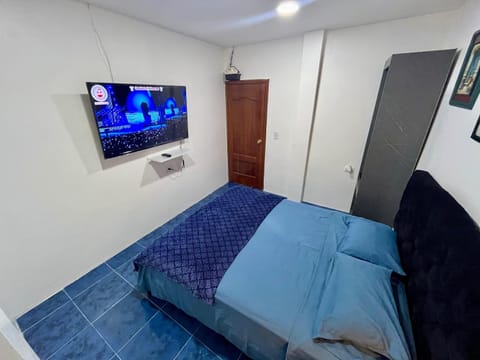 Bed, TV and multimedia, Photo of the whole room, Bedroom, air conditioner