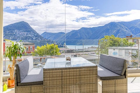 Balcony/Terrace, Balcony/Terrace, City view, Lake view, Lake view, Landmark view, Mountain view