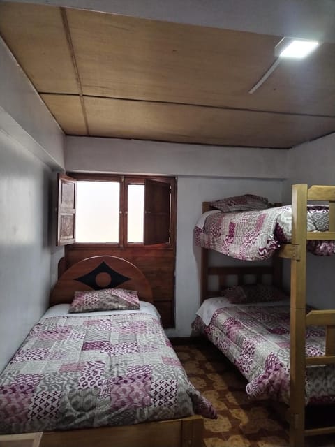 Bedroom, bunk bed