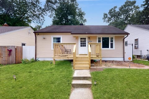 Beach Bungalow Getaway Casa in Michigan City