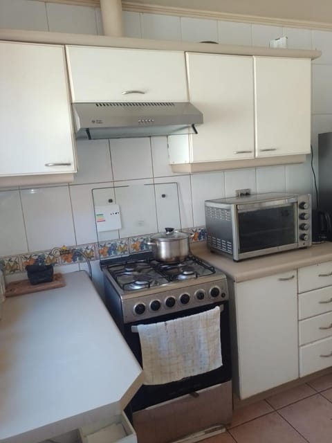 Kitchen or kitchenette, Internal: Not applicable to any particular room