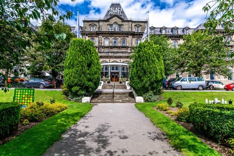 Property building, Facade/entrance, Garden