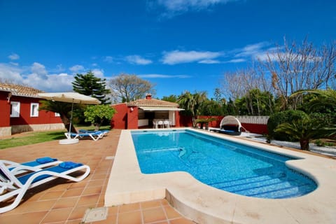 Property building, Garden, Swimming pool