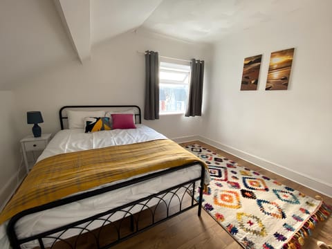 Long stays by Tailored Accommodation - 4-Bedroom home in the heart of Bridgend Haus in Bridgend