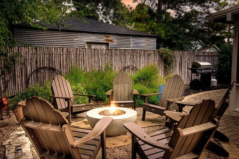 The Hackberry - Hot Tub Fire Pit & Close to Main House in Fredericksburg