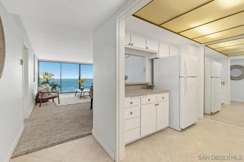 Two Bedrooms Apartment Ultimate Beachfront Living Apartment in Pacific Beach