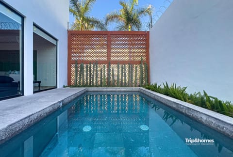 Day, Pool view, Swimming pool, sunbed