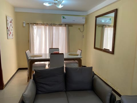 Casa en sector privado idela para trabajar o vacacionar en familia Villa in Guayaquil