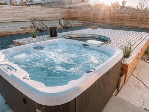 7 Mins to Joshua Tree Park, Hot Tub · Sunset Jewel House in Joshua Tree