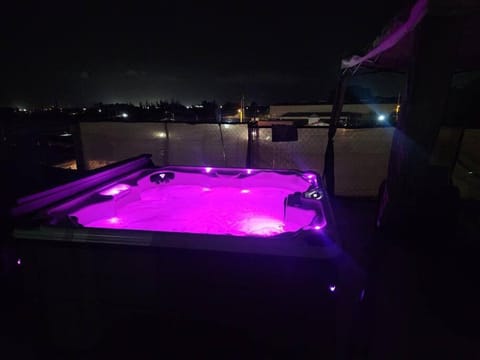 Night, Natural landscape, Hot Tub, Hot Tub, Balcony/Terrace