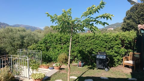 Villa vue mer 400m plages et commerces calme confort pour 6 à 8 personnes soins de remise en forme possible Villa in Propriano