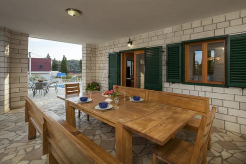 BBQ facilities, Balcony/Terrace, Dining area