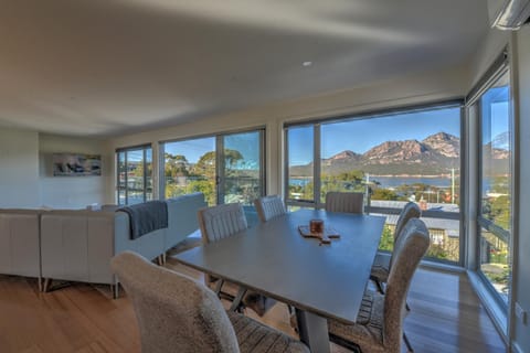 Natural landscape, Living room, Seating area, Dining area, Mountain view