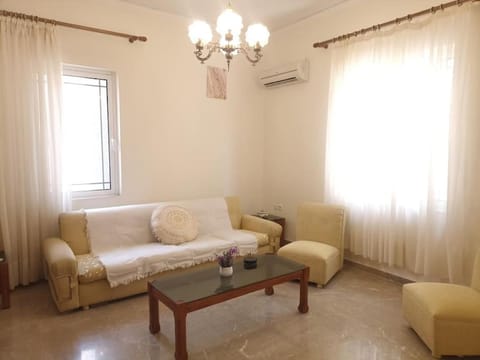 Living room, Seating area, air conditioner