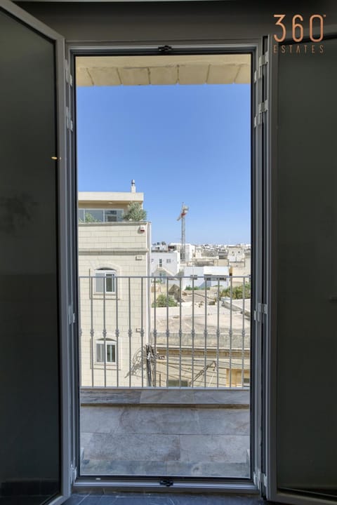 Day, View (from property/room), Balcony/Terrace, City view