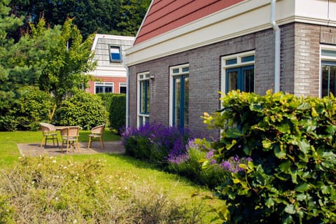 Property building, Day, Garden, Garden view