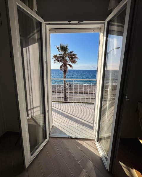 Day, Natural landscape, View (from property/room), Balcony/Terrace, Sea view