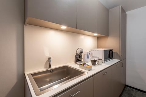 Coffee/tea facilities, Kitchen or kitchenette, dishwasher, microwave