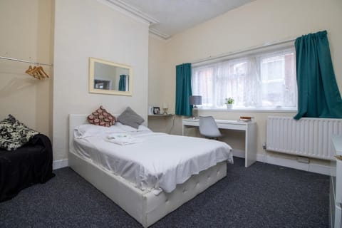 Pebbles guest house room 2 Bed and Breakfast in Southampton