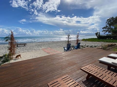 Beachfront villa Meneou Villa in Larnaca