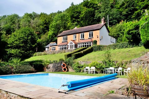 Property building, Garden view, Pool view, Swimming pool