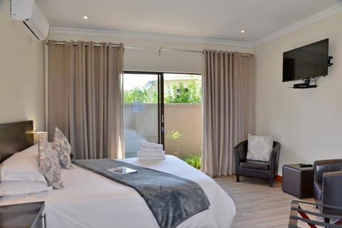 Sand River Guest House Bed and Breakfast in Sandton