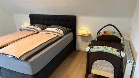 Bed, Bedroom, cot