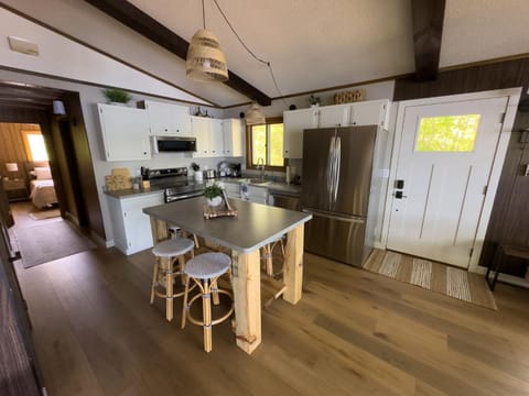 Property building, Kitchen or kitchenette, Dining area