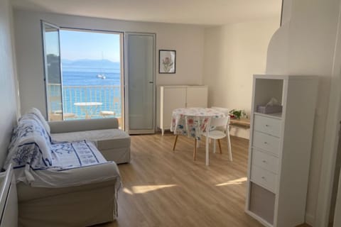 T2 with 2 balconies by the sea Apartment in Antibes