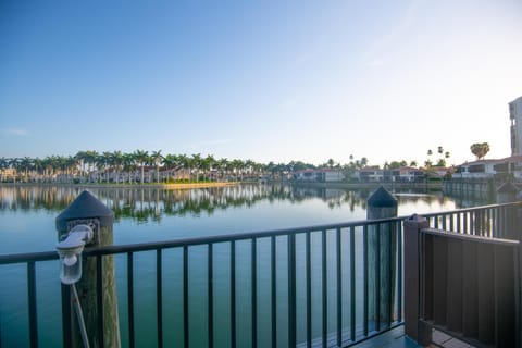 OPEN-Waterfront Townhouse-Isla Del Sol-Close to Beaches & Downtown&Bike Trail House in Isla del Sol