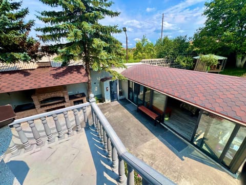 Property building, Day, Balcony/Terrace