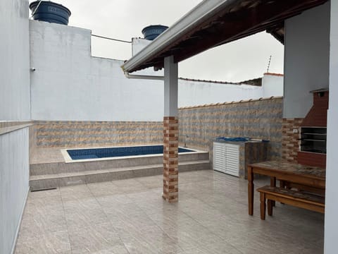 Casa com piscina em mangaguá House in Itanhaém