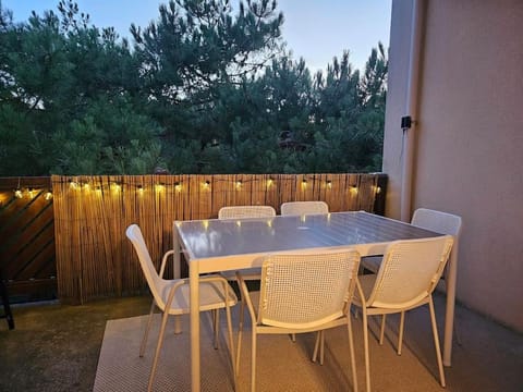 View (from property/room), Balcony/Terrace, Dining area