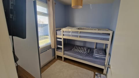 Bed, Bedroom, bunk bed