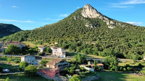 Casa de los avellanos House in Alta Ribagorça