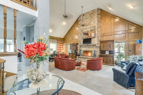 Luxe Fort Worth Retreat with Pool, 11 Mi to Downtown House in Arlington