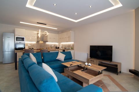 TV and multimedia, Kitchen or kitchenette, Living room, Seating area, oven