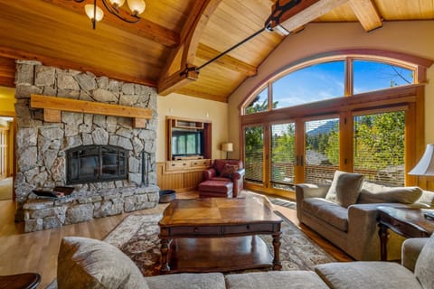 New! Steelhead Chalet 23 - Tamarack Resort - Deck - Garage - WiFi - Hot tub House in Valley County