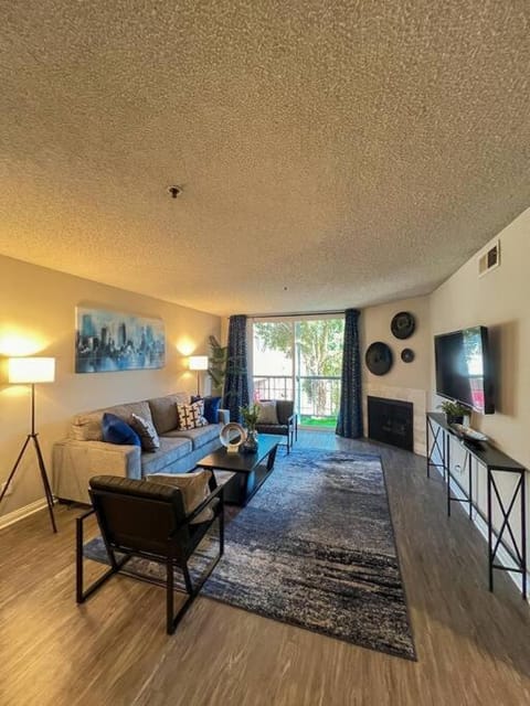 Exceptional 3 bed Hotel in Heart of W Hollywood Apartment in Hollywood