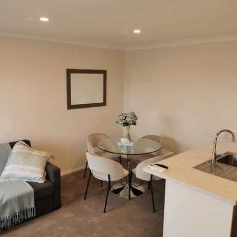 Comfort and Peace at The Lakes House in Tauranga