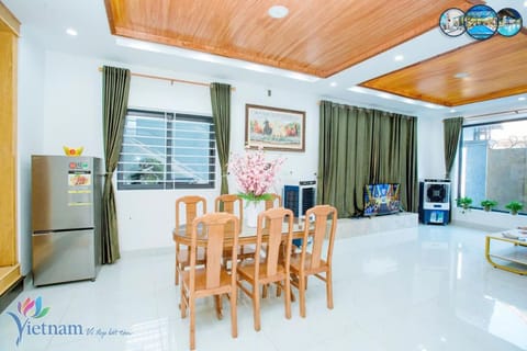 Communal lounge/ TV room, TV and multimedia, Kitchen or kitchenette, Living room, Seating area, Dining area, Evening entertainment, minibar, oven, pet friendly