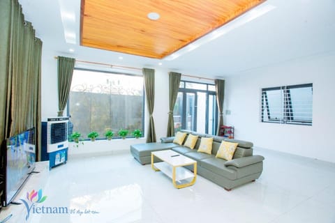 Communal lounge/ TV room, TV and multimedia, Living room, Seating area, Evening entertainment