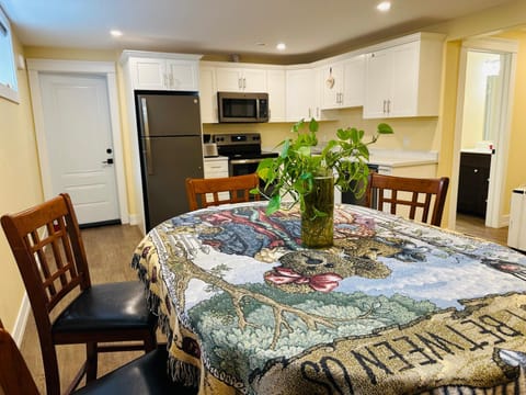 Kitchen or kitchenette, Dining area, dishwasher, oven, stove, toaster