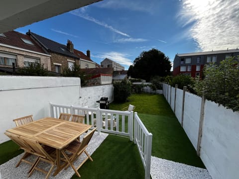 Garden, Balcony/Terrace